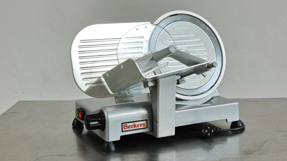 Beckers E 250 Szeletelőgép